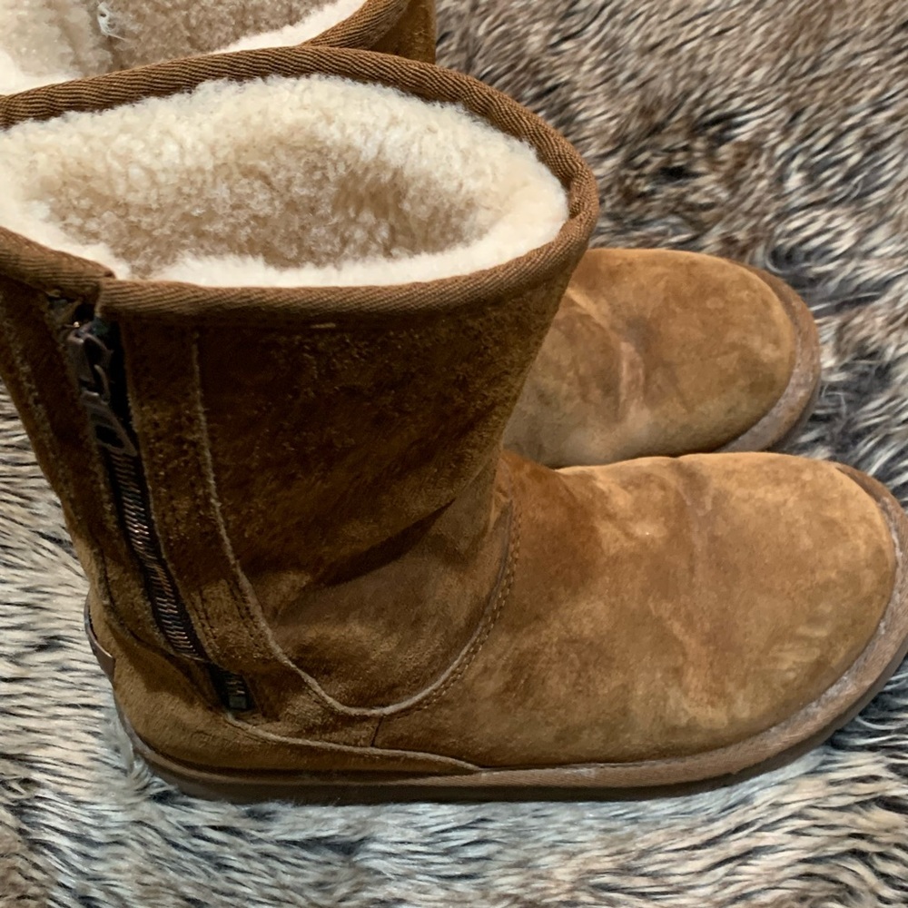 UGG Australia MAYFAIRE Brown Suede Sheepskin Side Zip Boots Sz 8 EU36 5116